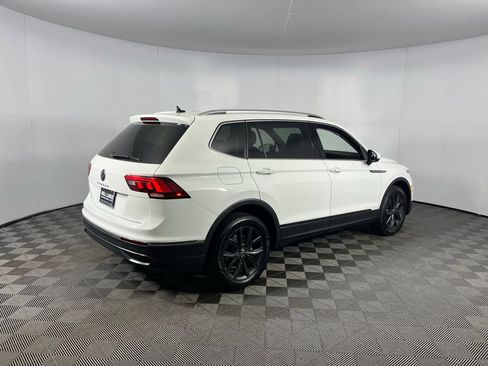 Used 2024 Volkswagen Tiguan SE image 7