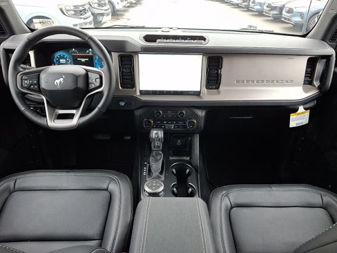 New 2025 Ford Bronco Outer Banks w/ Sasquatch Package AWD/4WD image 15
