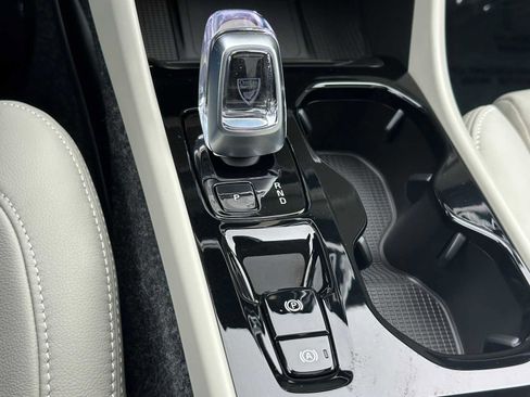 New 2026 Volvo XC40 B5 Plus w/ Protection Package Premier image 31