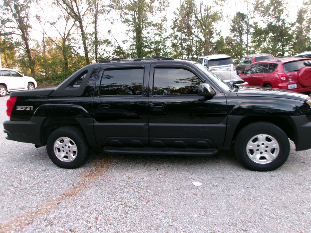 Used 2004 Chevrolet Avalanche Z71 w/ Sun And Sound Package AWD/4WD image 9