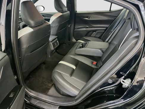 Used 2025 Toyota Camry SE FWD image 29