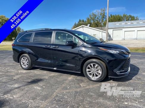 Used 2022 Toyota Sienna XLE image 8