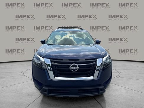 Used 2025 Nissan Pathfinder SV FWD image 8