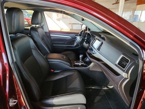 Used 2018 Toyota Highlander XLE image 23