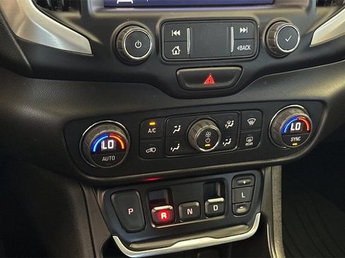 Used 2020 GMC Terrain SLT w/ Preferred Package image 21