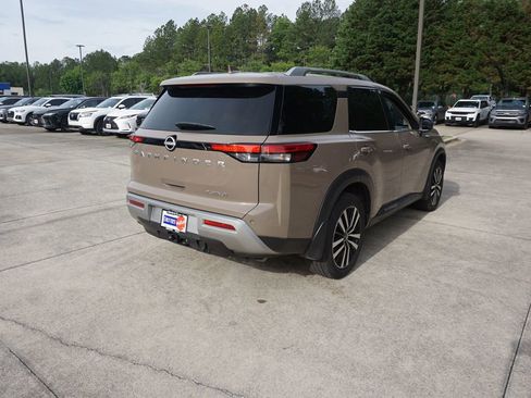 Used 2025 Nissan Pathfinder Platinum FWD image 26