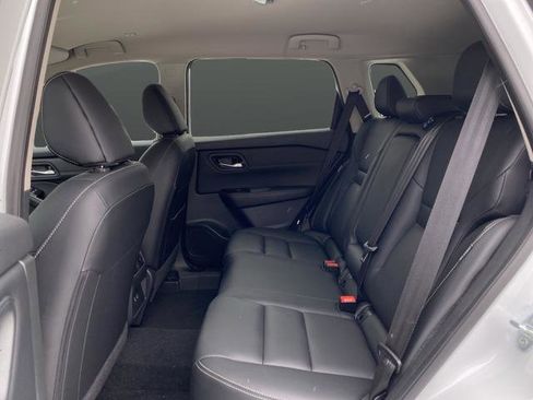 Used 2025 Nissan Rogue SL image 28