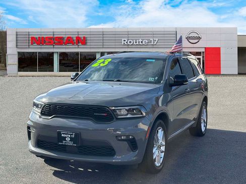 Used 2023 Dodge Durango GT image 2