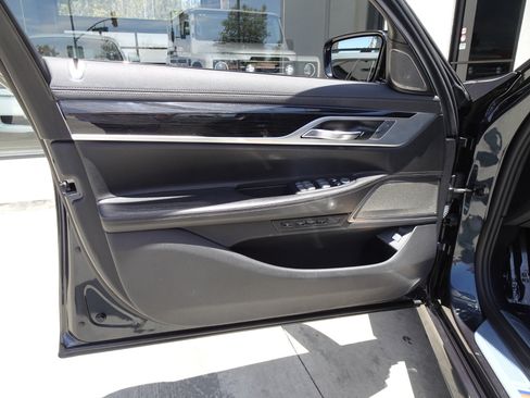 Used 2019 BMW 740i w/ M Sport Package RWD image 12