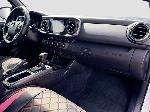Used 2017 Toyota Tacoma TRD Pro AWD/4WD image 34