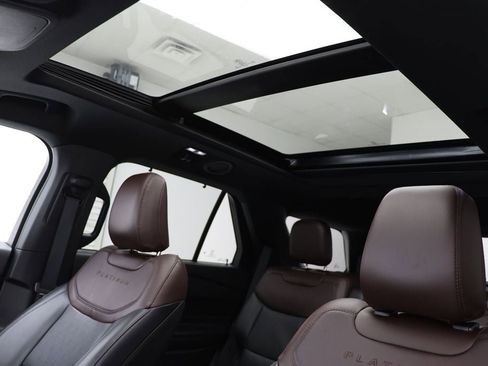 Used 2022 Ford Explorer Platinum w/ Equipment Group 601A image 16