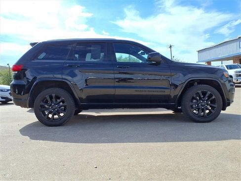Used 2020 Jeep Grand Cherokee Altitude image 6