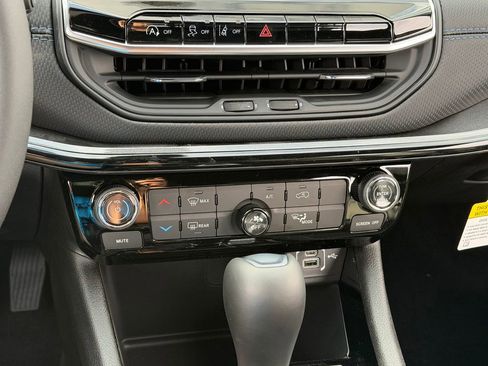 New 2026 Jeep Compass Latitude AWD/4WD image 13