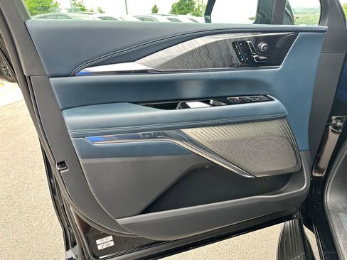 Certified 2025 Cadillac Escalade IQ Luxury 2 w/ LPO, Premium Carpet Package AWD/4WD image 16