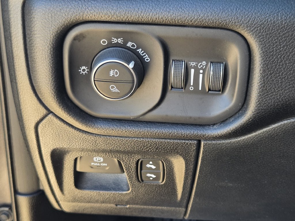 Used 2026 RAM 1500 Laramie AWD/4WD image 23