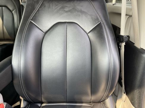 Used 2023 Chrysler Pacifica Touring-L FWD image 23