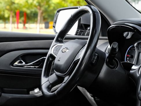 Used 2020 Chevrolet Traverse Premier image 18