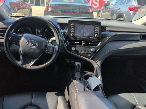 Used 2021 Toyota Camry SE w/ Convenience Package FWD image 11