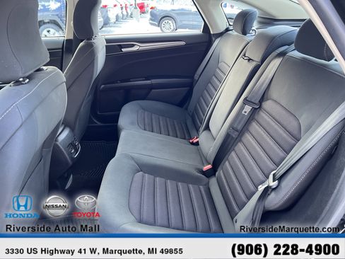 Used 2017 Ford Fusion SE w/ Fusion SE Technology Package image 24