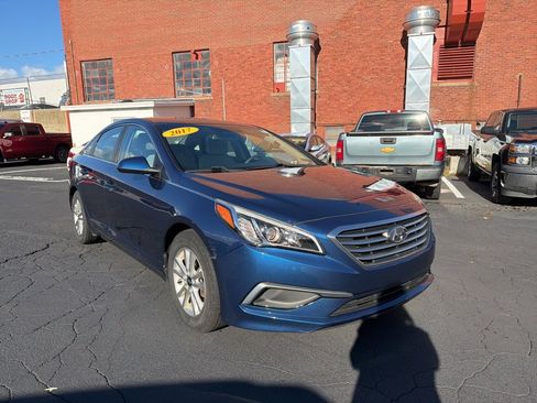 Used 2017 Hyundai Sonata SE image 1