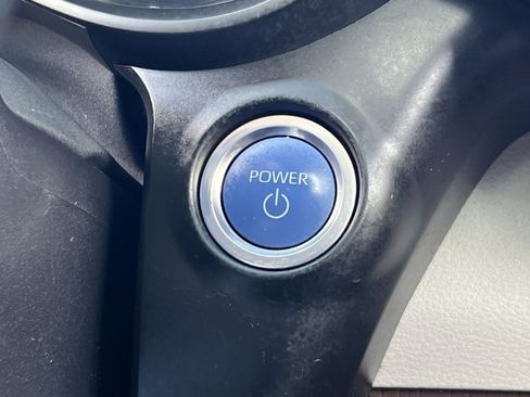 Used 2024 Toyota Sienna XLE FWD image 32