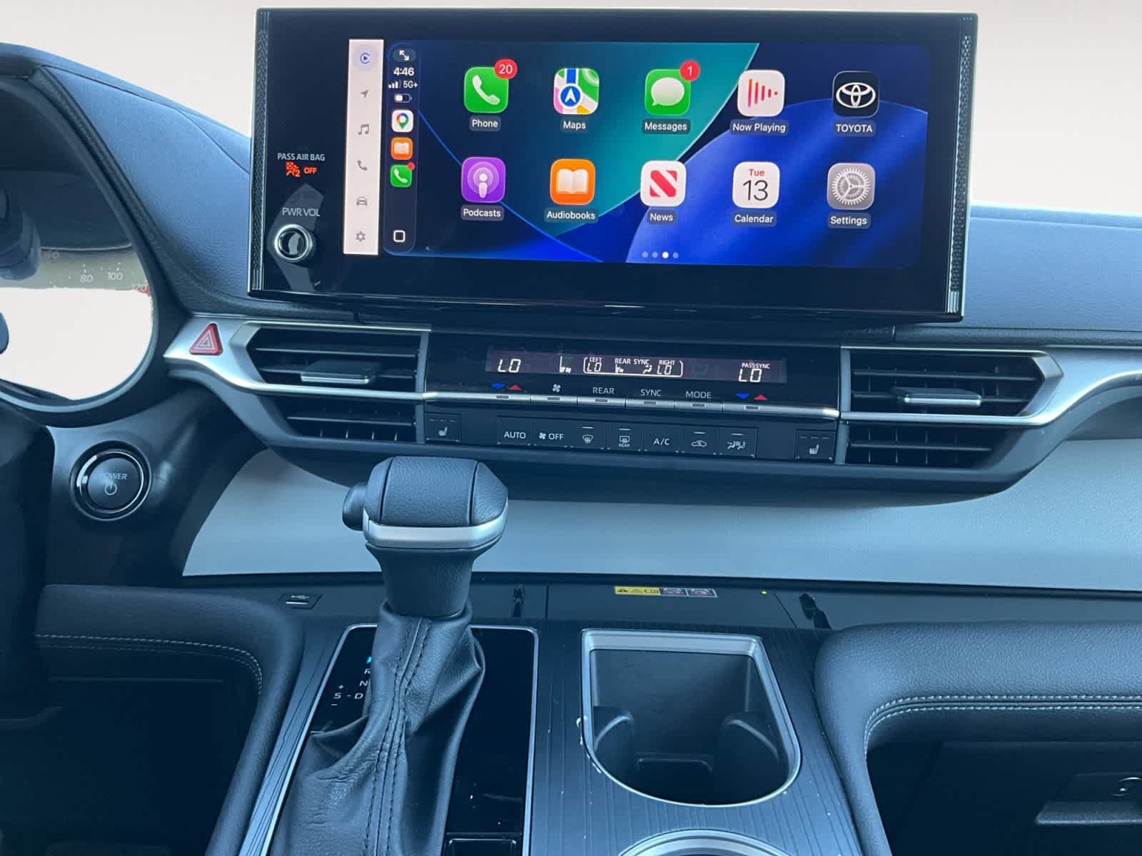 Used 2025 Toyota Sienna XLE FWD image 11