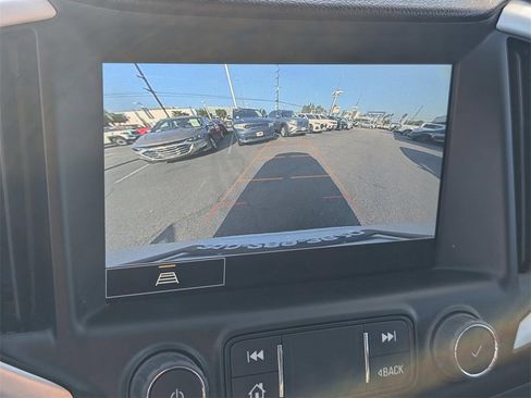 Used 2024 GMC Terrain SLT image 25