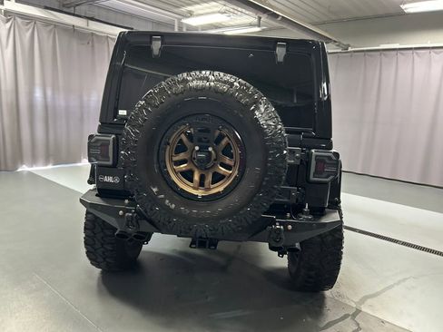 Used 2021 Jeep Wrangler Unlimited Rubicon w/ Xtreme Recon 35" Tire Package image 6