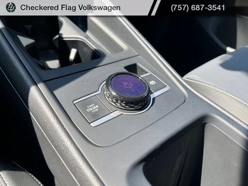 Used 2025 Volkswagen Tiguan SE FWD image 39