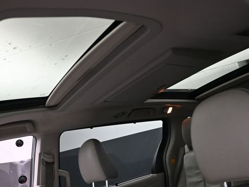 Used 2013 Toyota Sienna XLE image 20