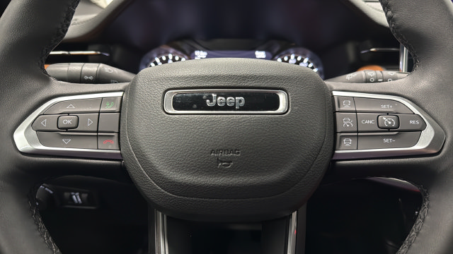 Used 2025 Jeep Compass Limited AWD/4WD image 14