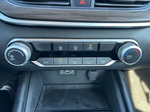 Used 2025 Nissan Altima 2.5 SV AWD/4WD image 17