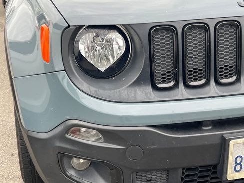 Used 2018 Jeep Renegade Altitude FWD image 14