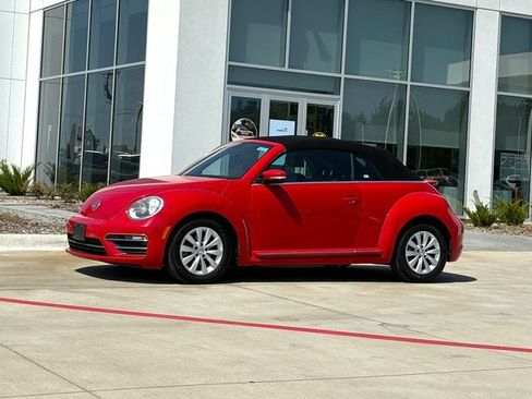 Used 2018 Volkswagen Beetle 2.0T SE FWD image 3