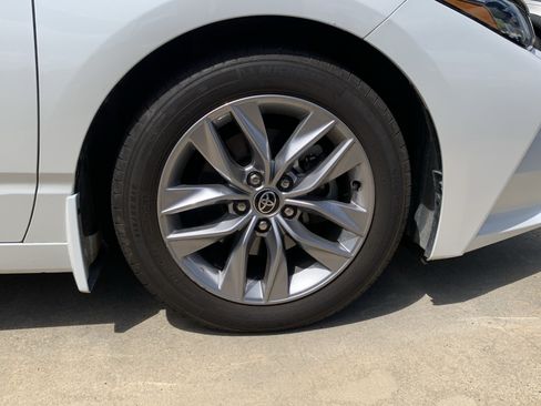 Used 2022 Toyota Avalon XLE FWD image 13