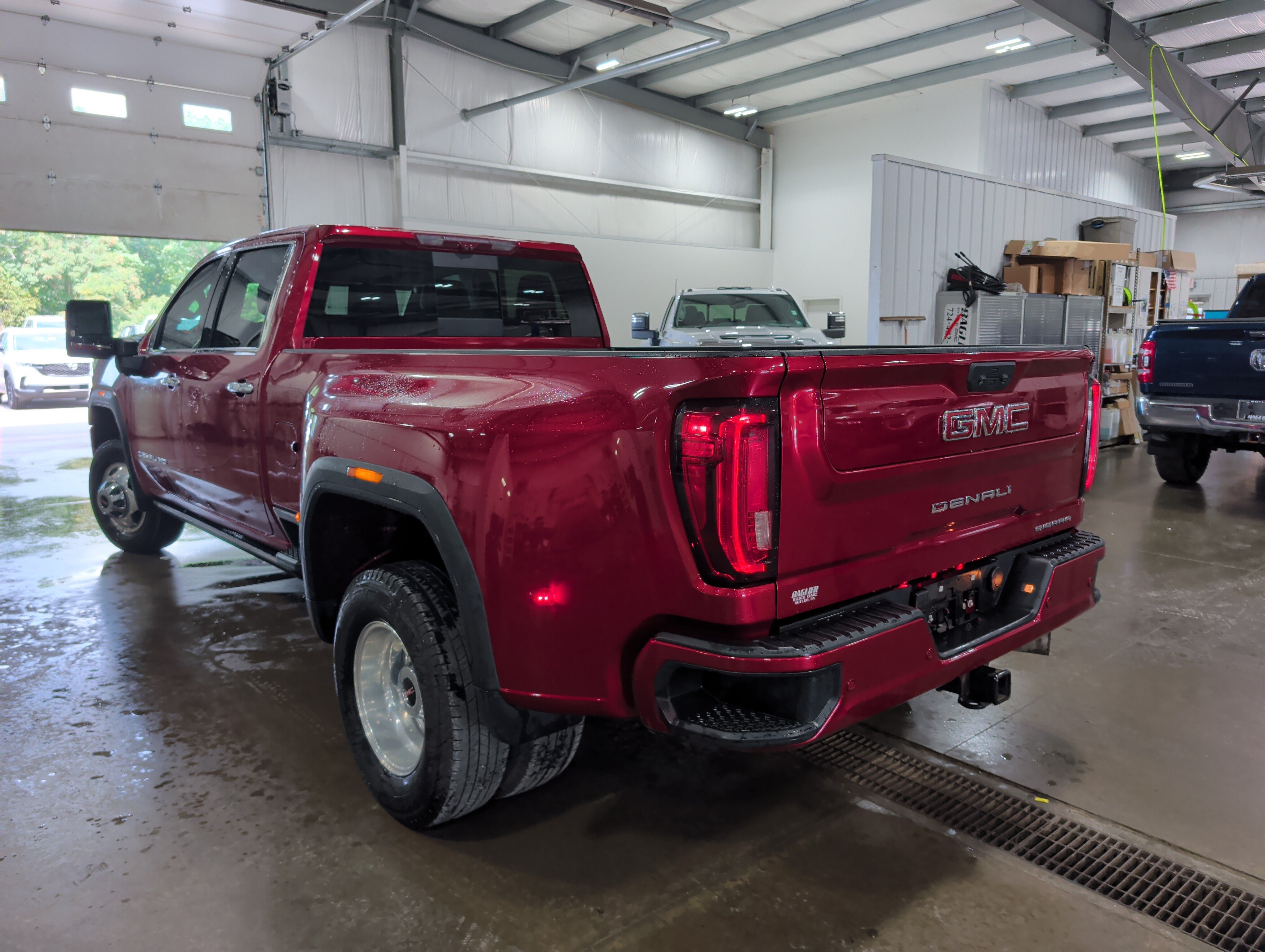 Used 2023 GMC Sierra 3500 Denali w/ Denali Ultimate Package AWD/4WD image 4