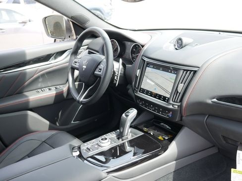 Used 2024 Maserati Levante Modena Ultima image 3