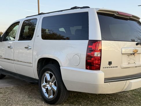 Used 2012 Chevrolet Suburban LTZ image 3