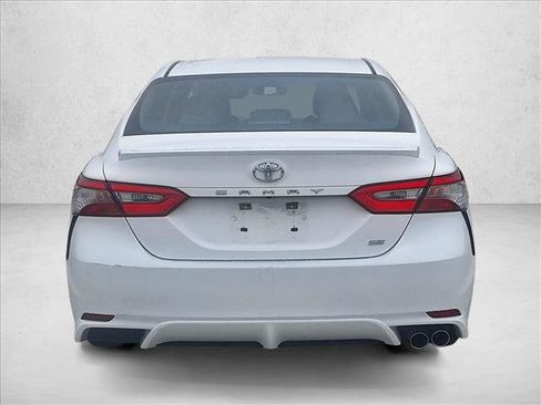 Used 2018 Toyota Camry SE FWD image 6