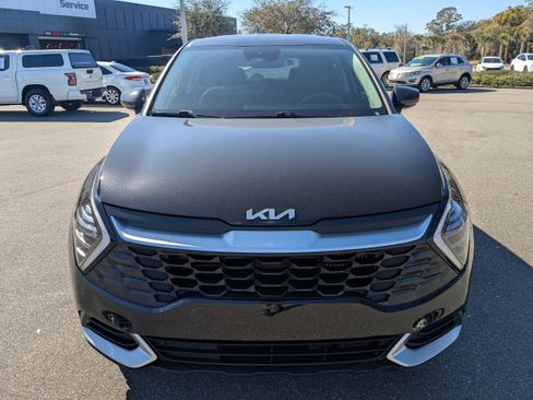 Used 2025 Kia Sportage LX image 9