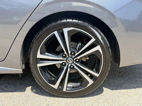 Used 2023 Nissan Sentra SR w/ SR Premium Package FWD image 2