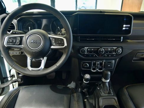 Used 2024 Jeep Wrangler Unlimited Sahara w/ Technology Group AWD/4WD image 13