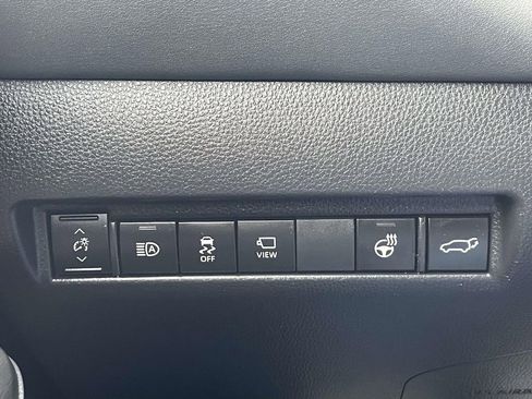 Used 2023 Toyota Venza Limited image 27