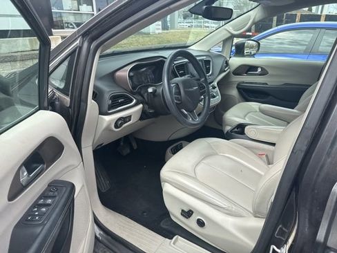 Used 2021 Chrysler Voyager Lxi image 4