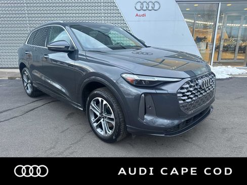 Used 2025 Audi Q5 Premium Plus w/ Premium Plus image 1