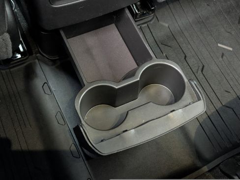 Used 2021 GMC Acadia SLE image 34