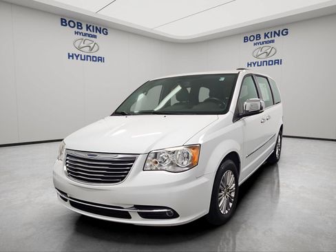Used 2015 Chrysler Town & Country Touring-L w/ Driver Convenience Group FWD image 1