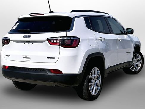 Used 2023 Jeep Compass Latitude AWD/4WD image 11