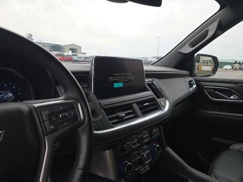 Used 2023 Chevrolet Suburban Premier image 6