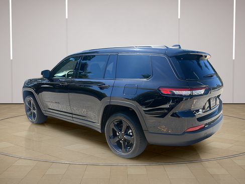 Used 2025 Jeep Grand Cherokee L Limited w/ Luxury Tech Group II AWD/4WD image 3